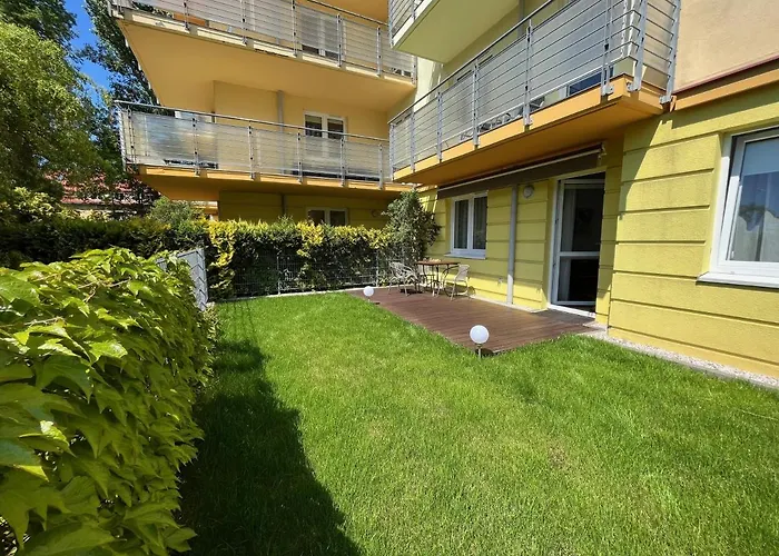 Z Garazem I Ogrodem *